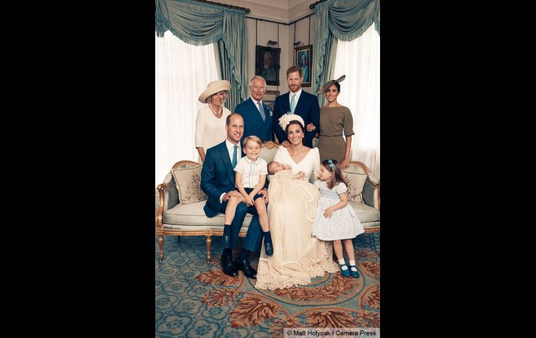 Esta es la primera vez que el príncipe Guillermo y Catalina posan con sus tres hijos. CORTESÍA/Kensington Palace