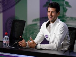 Novak Djokovic atiende una conferencia de prensa tras resultar ganador en Wimbledon. AFP/B. Queenborough