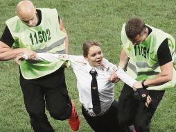 Veronika Nikúlshina saltó al campo durante la segunda parte del partido entre Francia y Croacia. EFE / ARCHIVO
