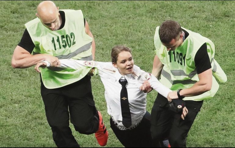 Veronika Nikúlshina saltó al campo durante la segunda parte del partido entre Francia y Croacia. EFE / ARCHIVO