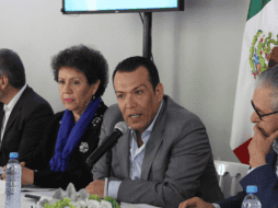 Durante la reunión de seguridad se revisaron los índices delictivos y zonas donde más delitos ocurren para definir estrategias. TWITTER / @RobertoLopezJal