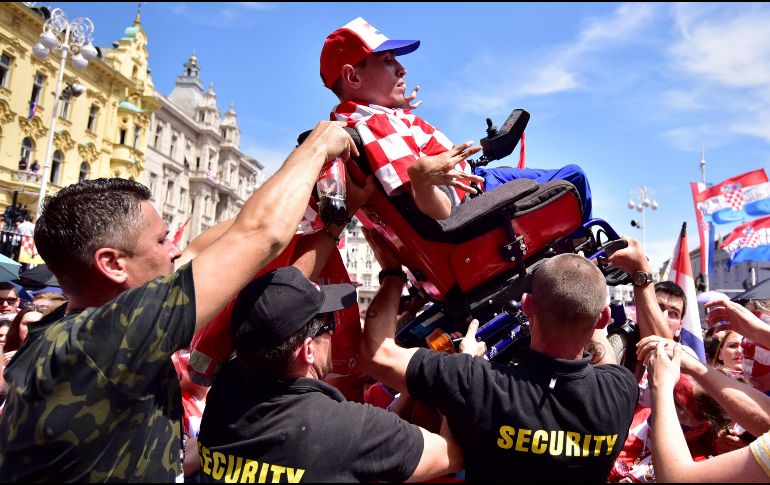 Los asistentes describieron el evento de bienvenida como el más grande en la historia de Croacia. EFE / I. Kupljenik