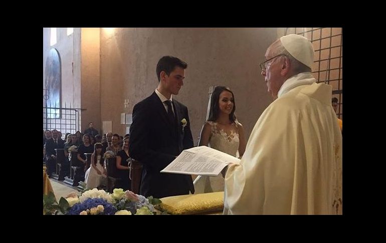 La ceremonia ocurrió en la capilla San Esteban de los Abisinos, dentro del territorio vaticanoel sábado 14 de julio, pero la noticia fue conocida apenas este lunes. INSTAGRAM / padreomaroficial