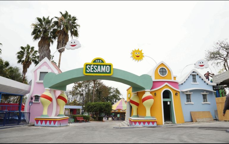 Sésamo. Checa los desfiles que habrá en esta área con los personajes más divertidos como “Elmo” y “El Comegalletas”.