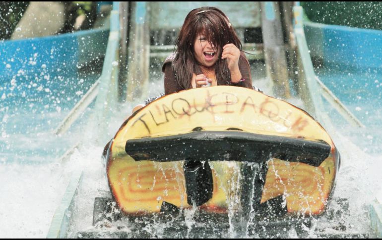 Un clásico. Siente la emoción de pasear por los rápidos a bordo de Los Troncos. ¡Empápate de diversión!