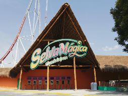 OJO AL DATO Lo que no sabías de Selva Mágica  1.- Selva Mágica abrió sus puertas una Semana Santa de 1988 y tenía 20 juegos.  2.- Eugenio Ruiz Orozco, el gobernador de Jalisco en ese momento fue quien lo inauguró.  3.- Selva Mágica es el parque de diversiones más grande del Occidente del país.  4.- Actualmente, cuenta con 39 juegos mecánicos divididos en tres secciones: Infantiles (Sésamo), Familiares y Extremos.  5.- Más de 130 mil personas visitan Selva Mágica durante el verano.  6.- Titan VR es el juego al que más gente se sube y que se ha mantenido como el favorito de los visitantes desde su lanzamiento.  7.- Bullet es considerada como una de las montañas rusas más importantes del mundo ya que es única en su tipo diseñada por Anton Schwarzkopf.  8.- Cuentas con un seguro contra la lluvia. Si llevas menos de una hora dentro del parque y empieza a llover se te regresa un pase del mismo valor del que adquiriste para que puedas regresar otro día.  9.- Este será el verano de tu vida, diariamente disfruta del Show de Sésamo con los personajes principales, de Lucha Libre Triple A con luchadores reconocidos y un gran desfile.  10.- Selva Mágica pertenece a Ventura Entertainment, grupo de entretenimiento 100% mexicano que opera 10 parques de diversiones y entretenimiento en México y Estados Unidos.