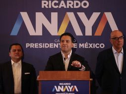 Damián Zepeda, centro, negó que su renuncia sea una decisión tomada en la junta con gobernadores panistas. SUN/Archivo