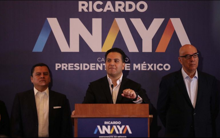 Damián Zepeda, centro, negó que su renuncia sea una decisión tomada en la junta con gobernadores panistas. SUN/Archivo