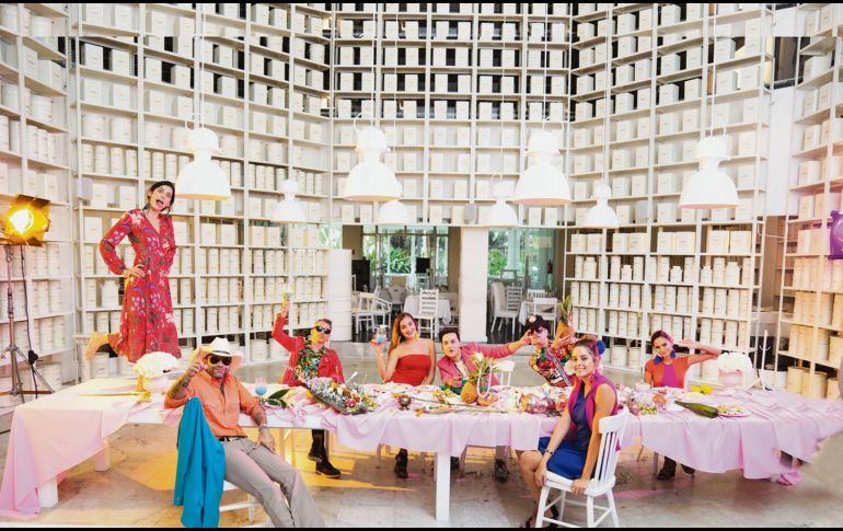 La banda regia utilizó al restaurante “La Leche” (en la foto), el malecón de Puerto Vallarta y las calles céntricas de la ciudad como escenario de su video. ESPECIAL