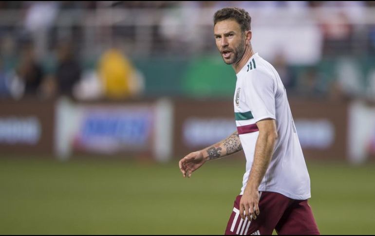 Layún llegará a España el viernes por la noche y se incorporará de inmediato a su nuevo equipo. MEXSPORT/ARCHIVO