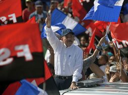 Daniel Ortega fue arropado por fieles a su movimiento, que inició hace casi cuatro décadas. AFP/M. Recinos