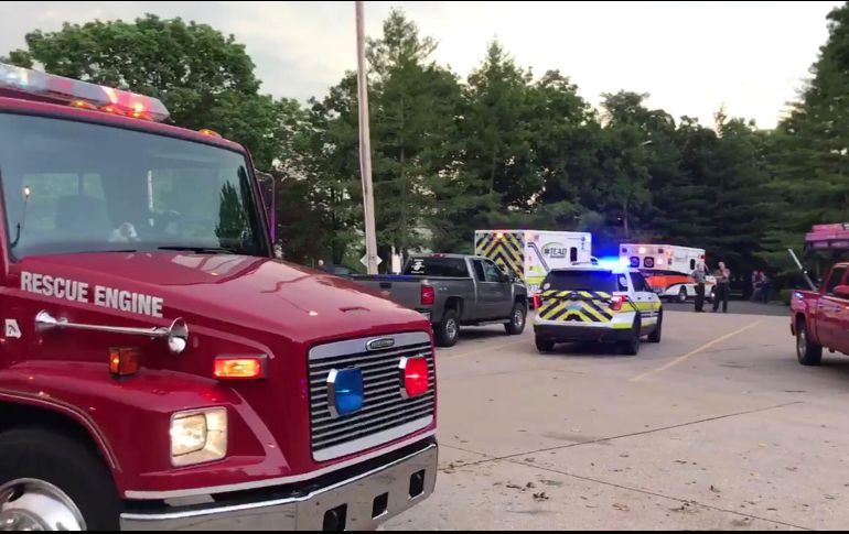 En estos momentos, los equipos de rescates siguen buscando a las cuatros personas que aún permanecen desaparecidas. EFE