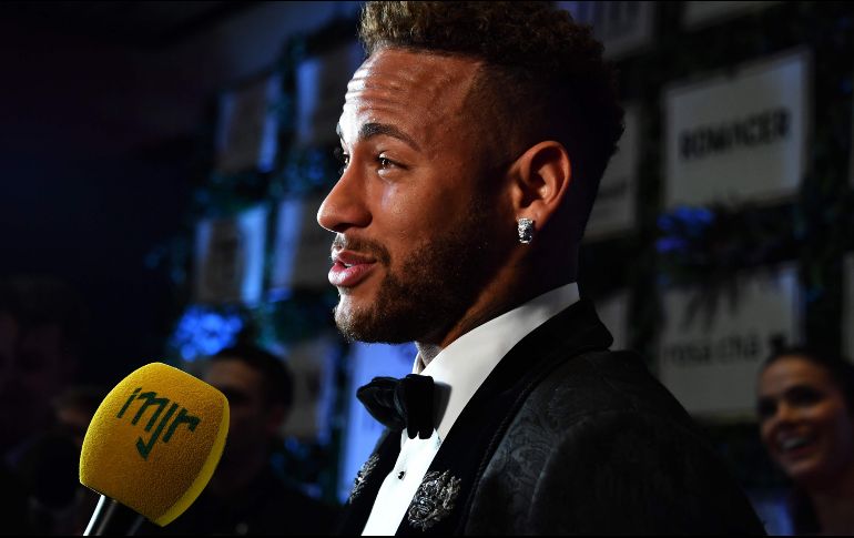 ''Mi futbol es de regate. No puedo decir a mi adversario: 'Mi amor, con permiso, me deja hacer gol''', señaló el futbolista durante una subasta benéfica en Río de Janeiro. AFP / N. Almeida