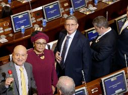 De izquierda a derecha: Carlos Lozada, Victoria Sandino, Pablo Catatumbo, Marco Calarca y Olmedo Ruiz, antiguos guerrilleros, llegan a Congreso colombiano a ocupar sus curules. AP / F. Vergara