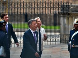 Santos y su esposa, María Clemencia Rodríguez, llegan al Congreso colombiano en Bogotá. AFP / D. Sánchez