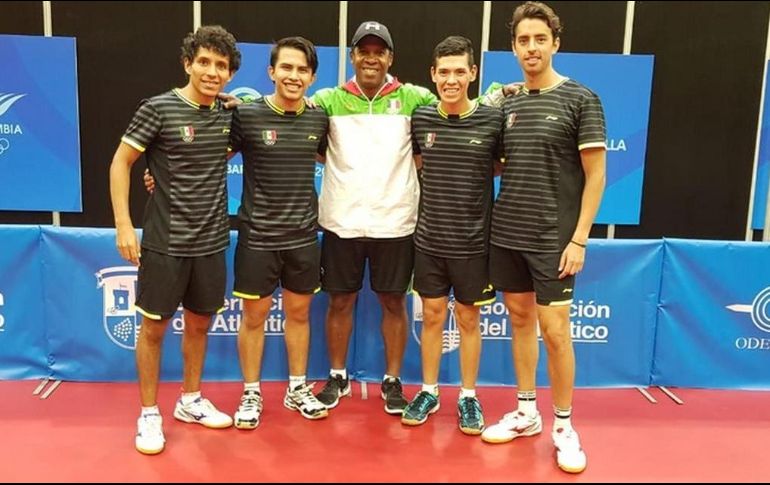 Marcos Madrid, Ricardo Villa, Darío Arce y Miguel Lara se colgaron la presea de tercer lugar. TWITTER / @TonyLopezcancun