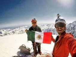 Los alpinistas, al descender a rapel, se habrían desprendido de la pared ante la caída de un bloque de hielo fragmentado por grietas. ESPECIAL