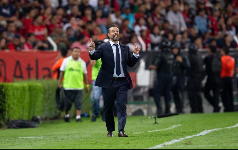 Puente del Río reconoció que algo que le afectó a su equipo fue la salida de su líder en la cancha, Diego Novarett. EFE/F. Guasco