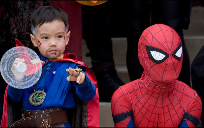 Los más pequeños también se convierten en héroes. EFE / D. Maung