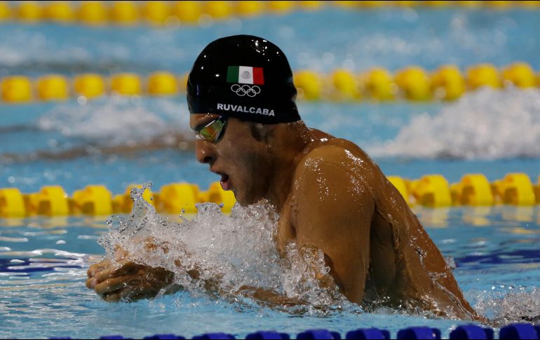 El tritón mexicano completó la prueba de 200 metros combinado individual en 2:03.48 minutos. EFE / R. Maldonado