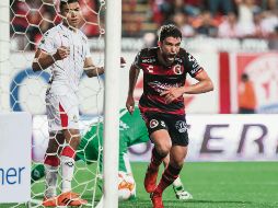 Juan Rivero marcó el gol con el que Tijuana se impuso al Guadalajara, después de rematar un recentro tras una jugada a balón parado en la que la marca de los zagueros no fue buena. MEXSPORT