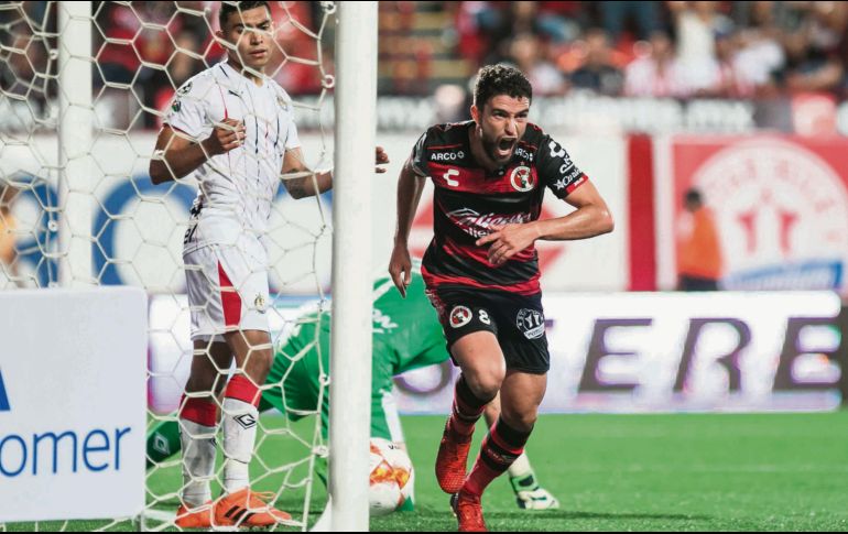 Juan Rivero marcó el gol con el que Tijuana se impuso al Guadalajara, después de rematar un recentro tras una jugada a balón parado en la que la marca de los zagueros no fue buena. MEXSPORT
