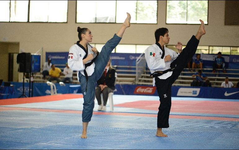 Rodríguez (I) le dio a México su primer oro en Barranquilla el pasado viernes, en la modalidad individual de poomsae. ESPECIAL/CORTESÍA CODE