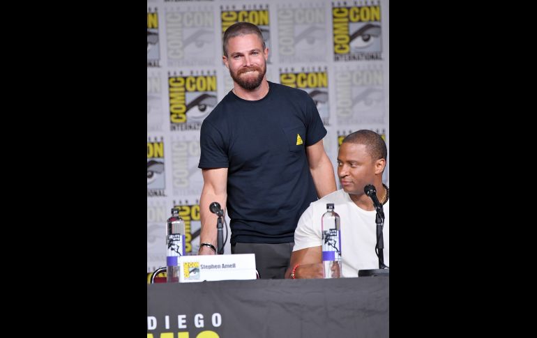 Stephen Amell (i), protagonista de la serie 