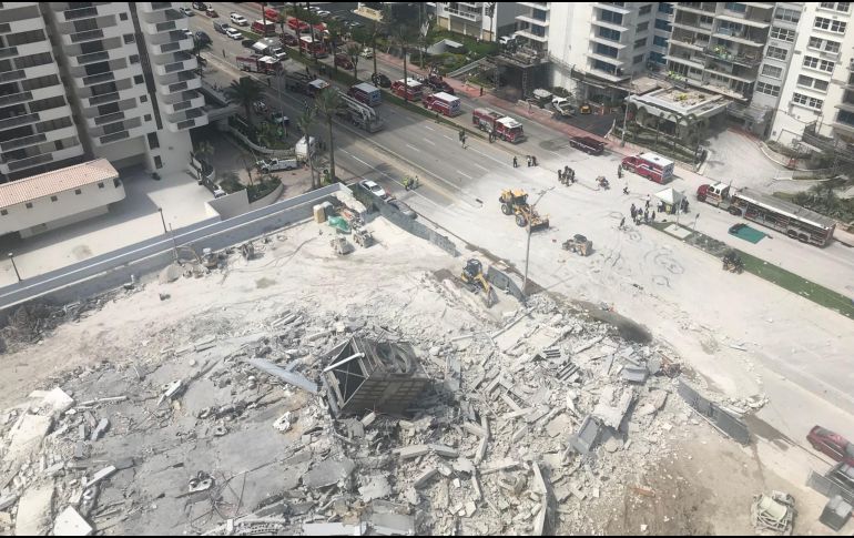 La Policía de Miami Beach comparte imágenes de cómo se encuentra el lugar tras el derrumbe. TWITTER / @MiamiBeachPD