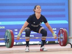 La mexicana amarró su medalla al conseguir un peso de 129kg, en envión. TWITTER / @CONADE