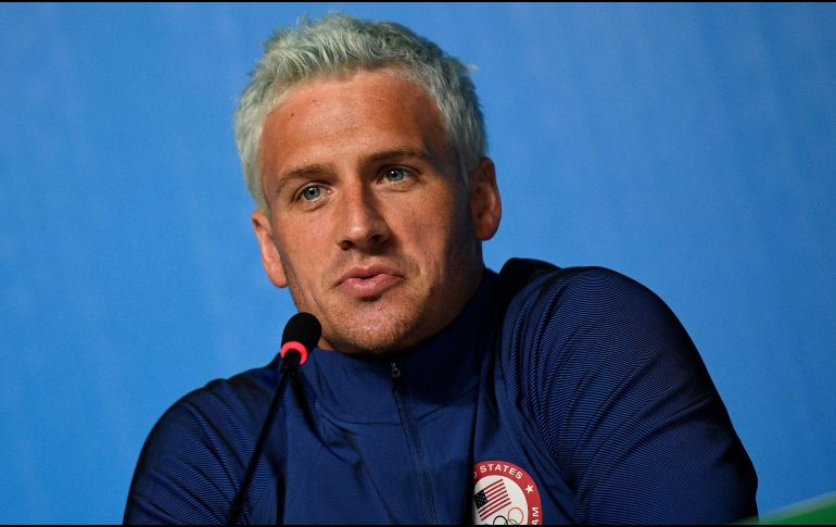 Lochte indicó que usó una intravenosa porque su esposa y su hijo estaban enfermos y él no quería contagiarse. AFP / ARCHIVO