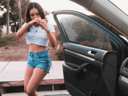 En algunas ocasiones es el mismo conductor quien abandona el volante para hacer sus pasos afuera del vehículo. YOUTUBE / 450 000 views