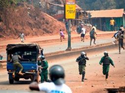 Las fuerzas de seguridad dispararon gas lacrimógeno y munición real, en ocasiones dirigidas directamente a los manifestantes. ESPECIAL/HRW