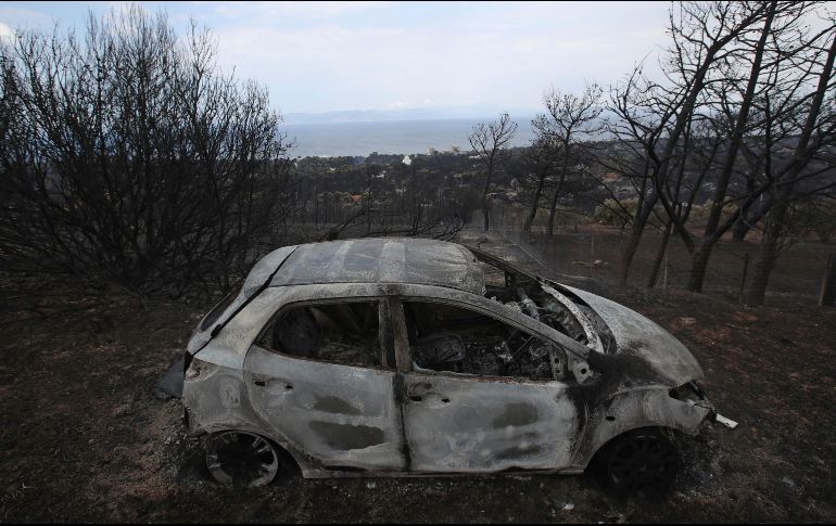 De los hospitalizados, 11 adultos están en estado grave. Grecia ha solicitado ayuda a la Unión Europea para combatir al fuego. AP / T. Stavrakis