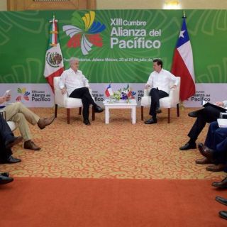 Peña Nieto y Piñera dialogan sobre intensificar intercambio comercial