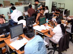 La CBSEMS verificará que los jóvenes no tengan otros beneficios, genera un listado de alumnos seleccionados y los publicará. NTX/ ARCHIVO