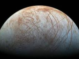 Expertos aseguran que Europa es uno de los lugares más prometedores del Sistema Solar para buscar los ingredientes de vida. AP / ARCHIVO