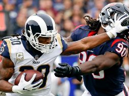 Gurley (I), de 23 años, está or disputar su cuarta campaña como profesional. AP/ARCHIVO