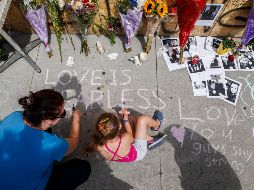 Hasta el momento, no consideran que el ataque fuese un acto terrorista; el Gobierno federal está considerando aumentar el control sobre las ventas de armas de fuego. AP / M. Blinch