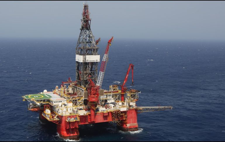 La agencia calificadora resaltó que la petrolera se vería presionada con la agenda de la nueva administración al enfocarse en la autosuficiencia de producción de combustible. NTX / ARCHIVO