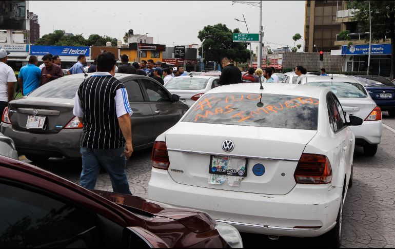 Los mismos conductores y socios se organizan para evitar el trámite y venta de fichas de atención. EL INFORMADOR/Archivo