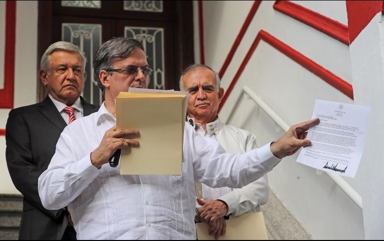 Marcelo Ebrard, futuro secretario de Relaciones Exteriores, dio a conocer la carta con que Trump respondió a López Obrador. SUN/J. Reyes