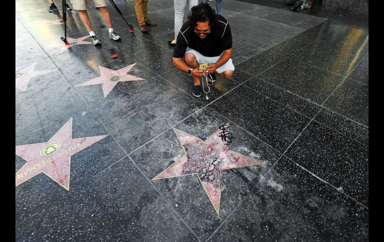 Quedó tan pulverizada que no se puede distinguir el nombre del mandatario. AP/R. Saxon