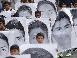 Los padres de los normalistas aseguran que han interpuesto más de 100 recursos por distintas dependencias para impedir que se reponga la investigación. EFE / ARCHIVO