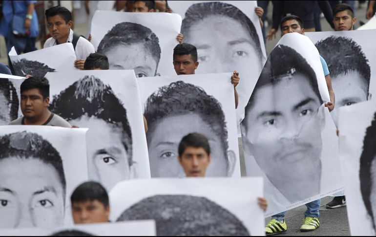 Los padres de los normalistas aseguran que han interpuesto más de 100 recursos por distintas dependencias para impedir que se reponga la investigación. EFE / ARCHIVO