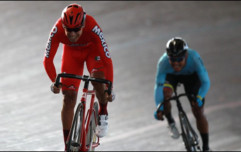 El colombiano Edwin Ávila (der.) fue quien obtuvo el oro en la prueba. EFE / E. Guzmán