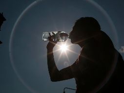La ola de calor iniciada éste martes con 33 grados centígrados ha encendido las alertas. Una racha similar de calor se cobró la vida de mil personas en el país en 2006. EFE / ARCHIVO