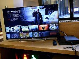 Especialistas afirman que no importa la edad, sexo o nivel socioeconómico, todos tenemos acceso inmediato y en cualquier lugar donde tengamos un celular, computadora e incluso en las televisiones. AP / ARCHIVO