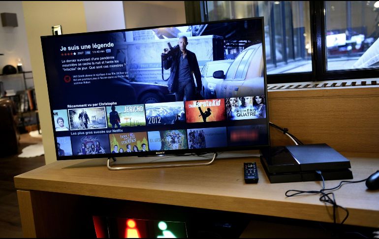 Especialistas afirman que no importa la edad, sexo o nivel socioeconómico, todos tenemos acceso inmediato y en cualquier lugar donde tengamos un celular, computadora e incluso en las televisiones. AP / ARCHIVO