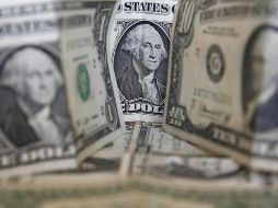 El Banco BASE estima que el tipo de cambio oscile entre 18.60 y 18.80 pesos por dólar en cotizaciones interbancarias a la venta durante el día. EFE / ARCHIVO